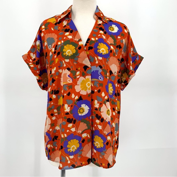 Cabi Replay Top # 5892, Flower Toss Patterned Cap Sleeve V-neck Blouse, Small - Picture 3 of 16